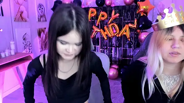 Snapshot of Elainebeness chatting on October 19, 2025, 8:33 pm Elainebeness online show from October 19, 2025, 8:33 pm