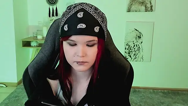 Snapshot of Elainebeness chatting on March 15, 2025, 10:11 pm Elainebeness online show from March 15, 2025, 10:11 pm