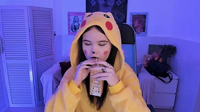 Snapshot of Elainebeness chatting on November 8, 2025, 8:01 pm Elainebeness online show from November 8, 2025, 8:01 pm