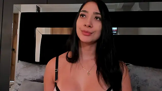 Snapshot of julieta_jewel chatting on December 4, 2025, 12:59 pm julieta jewel online show from December 4, 2025, 12:59 pm