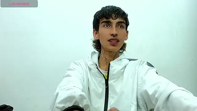 Snapshot of ttimy_x_boy chatting on November 16, 2025, 12:21 pm ttimy x boy online show from November 16, 2025, 12:21 pm