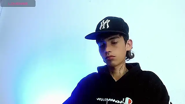 Snapshot of ttimy_x_boy chatting on November 18, 2025, 3:54 am ttimy x boy online show from November 18, 2025, 3:54 am