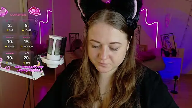 LizzyShine online show from November 4, 2025, 9:24 am