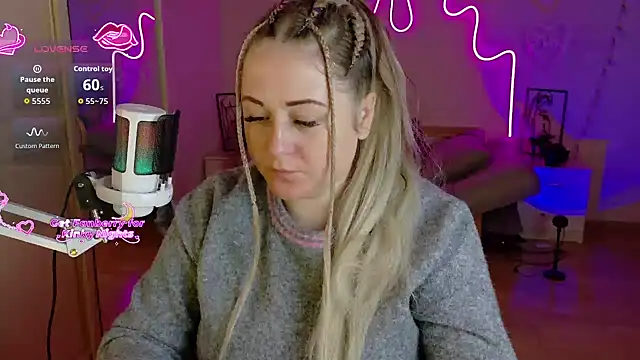 LizzyShine online show from December 21, 2025, 4:52 pm