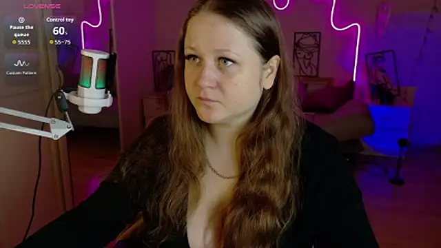 LizzyShine online show from November 17, 2025, 5:06 pm