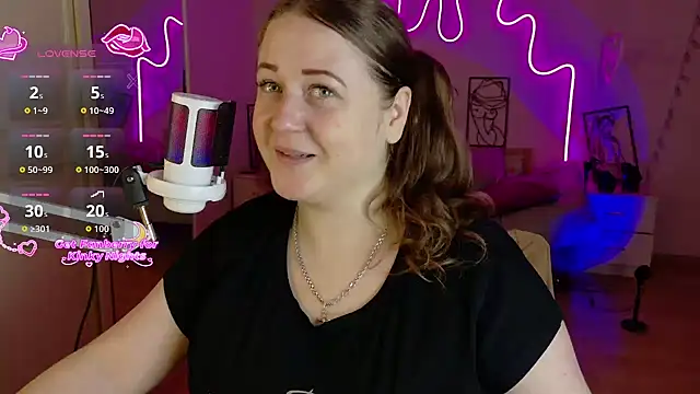 LizzyShine online show from November 6, 2025, 4:33 pm