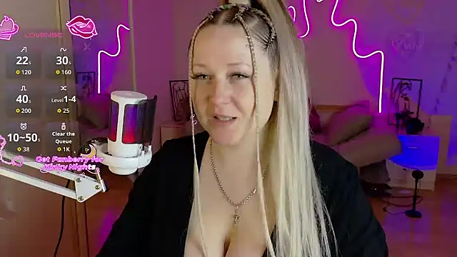 LizzyShine online show from December 15, 2025, 10:54 am