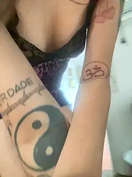 Snapshot of magalunabb chatting on October 1, 2025, 4:11 pm magalunabb online show from October 1, 2025, 4:11 pm