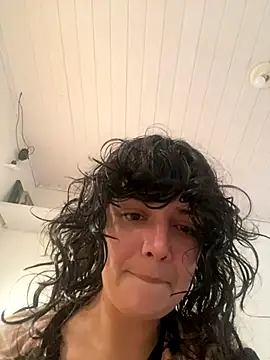 Snapshot of magalunabb chatting on September 27, 2025, 4:24 pm magalunabb online show from September 27, 2025, 4:24 pm