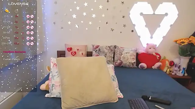  Loves  online show from December 19, 2024, 9:38 pm