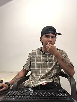 Snapshot of logannth chatting on February 7, 2026, 5:26 am logannth online show from February 7, 2026, 5:26 am