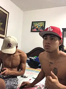 Snapshot of logannth chatting on February 5, 2026, 4:19 am logannth online show from February 5, 2026, 4:19 am