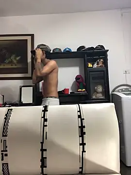 Snapshot of logannth chatting on December 22, 2025, 6:57 am logannth online show from December 22, 2025, 6:57 am