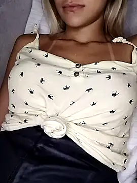 Snapshot of fofinhaa12 chatting on March 11, 2025, 1:45 pm fofinhaa12 online show from March 11, 2025, 1:45 pm