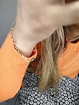 Snapshot of fofinhaa12 chatting on April 4, 2026, 3:35 am fofinhaa12 online show from April 4, 2026, 3:35 am