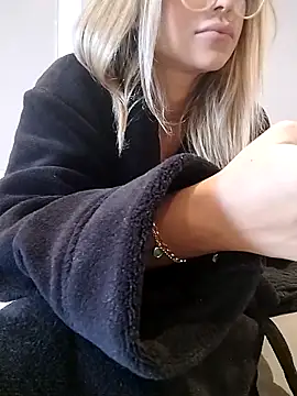 Snapshot of fofinhaa12 chatting on September 19, 2025, 1:37 pm fofinhaa12 online show from September 19, 2025, 1:37 pm