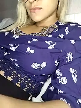 Snapshot of fofinhaa12 chatting on March 18, 2025, 9:10 pm fofinhaa12 online show from March 18, 2025, 9:10 pm