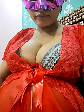 Snapshot of bigtitsqueen chatting on November 14, 2025, 4:49 am bigtitsqueen online show from November 14, 2025, 4:49 am