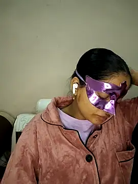 Snapshot of bigtitsqueen chatting on November 12, 2025, 5:00 am bigtitsqueen online show from November 12, 2025, 5:00 am