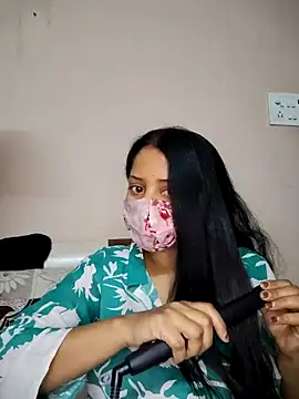 bigtitsqueen online show from February 19, 2026, 6:32 am