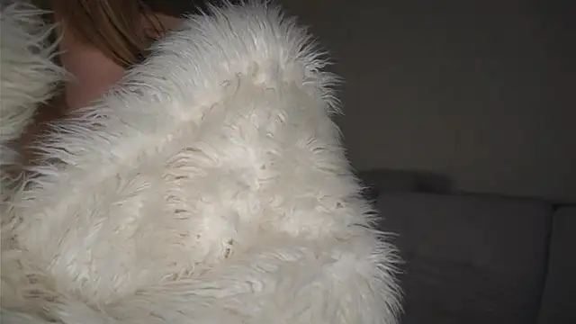 VeronaAppleberry online show from March 9, 2025, 7:23 am