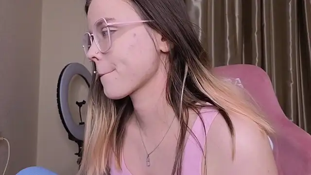 HanaMitsuri online show from March 23, 2026, 7:47 pm