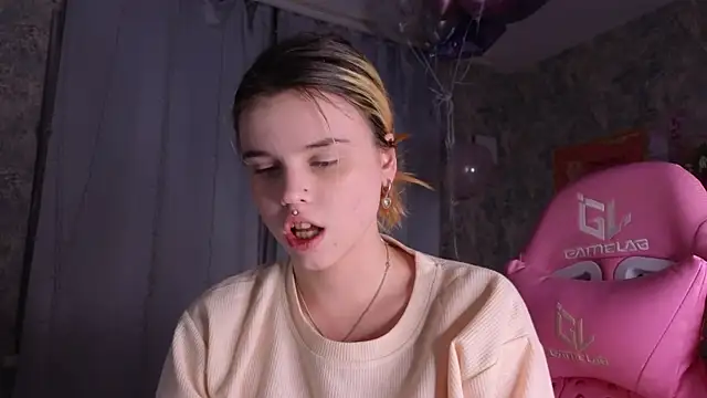 HanaMitsuri online show from January 28, 2025, 8:15 pm