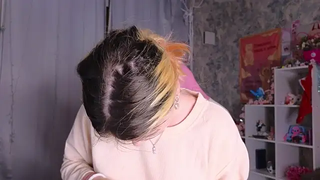 HanaMitsuri online show from January 28, 2025, 11:17 pm