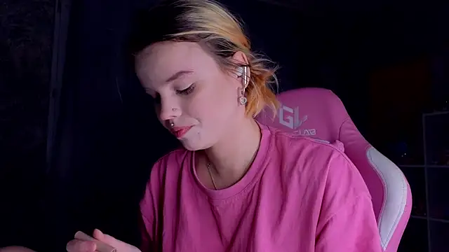 HanaMitsuri online show from February 8, 2025, 8:32 pm