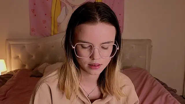 HanaMitsuri online show from November 15, 2025, 8:51 am