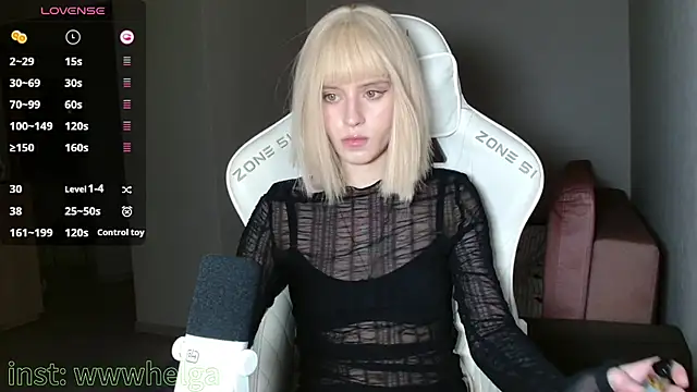 Snapshot of LizaKisses chatting on November 14, 2025, 4:10 pm LizaKisses online show from November 14, 2025, 4:10 pm