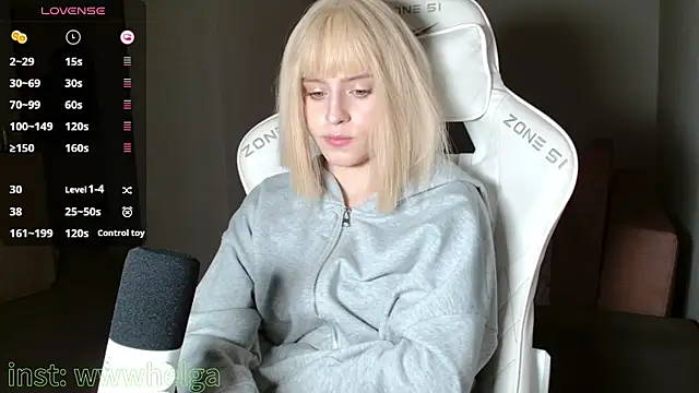 Snapshot of LizaKisses chatting on November 15, 2025, 2:43 pm LizaKisses online show from November 15, 2025, 2:43 pm