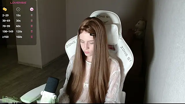 Snapshot of LizaKisses chatting on December 5, 2025, 9:23 pm LizaKisses online show from December 5, 2025, 9:23 pm