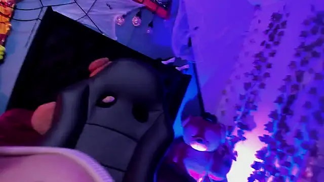 Snapshot of delilah_fix chatting on November 3, 2025, 8:23 pm delilah fix online show from November 3, 2025, 8:23 pm