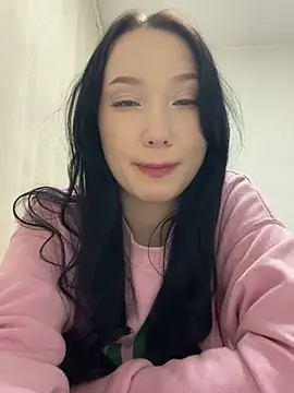 LeilaLow online show from February 26, 2025, 2:16 pm