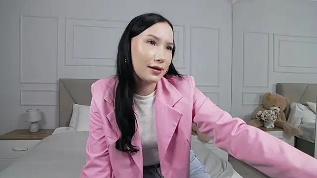 LeilaLow online show from September 16, 2025, 11:44 am