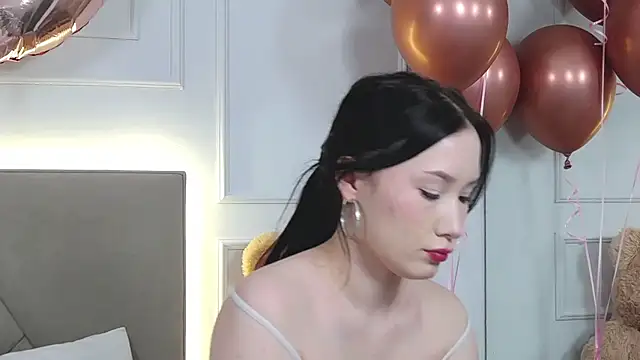 LeilaLow online show from February 20, 2025, 3:08 pm