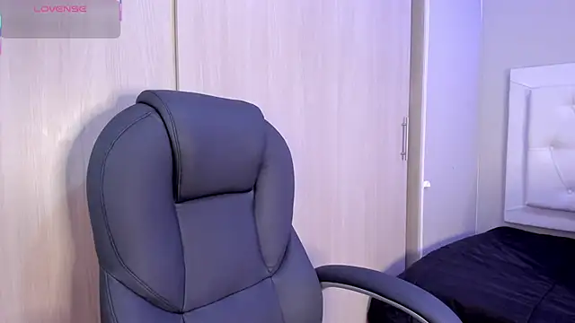 Snapshot of nicole__parker1 chatting on February 27, 2026, 1:33 pm nicole parker1 online show from February 27, 2026, 1:33 pm