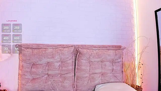 Snapshot of RenataJhonson_ chatting on June 11, 2026, 12:43 am RenataJhonson online show from June 11, 2026, 12:43 am