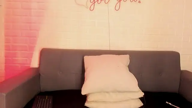 Snapshot of karina_gomez_18 chatting on December 20, 2025, 11:24 am karina gomez 18 online show from December 20, 2025, 11:24 am