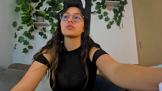 nataliepeterson online show from October 28, 2025, 11:47 pm