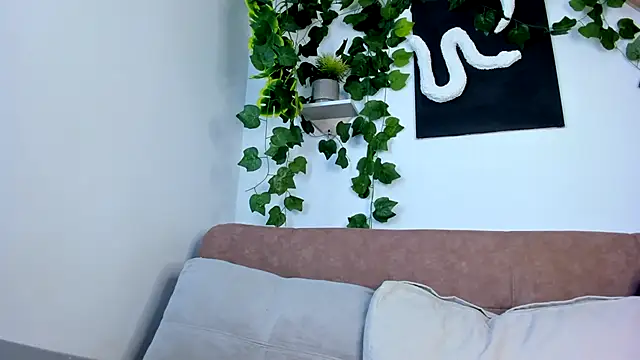 nataliepeterson online show from December 15, 2025, 2:12 pm