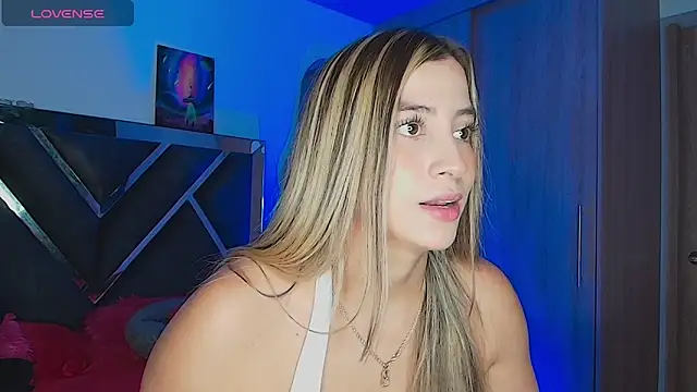 Snapshot of Issabela_G1 chatting on December 1, 2025, 5:47 pm Issabela G1 online show from December 1, 2025, 5:47 pm