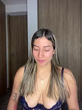 Snapshot of Issabela_G1 chatting on January 19, 2025, 9:55 pm Issabela G1 online show from January 19, 2025, 9:55 pm