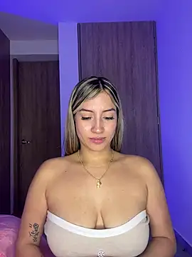 Snapshot of Issabela_G1 chatting on March 7, 2025, 2:04 am Issabela G1 online show from March 7, 2025, 2:04 am