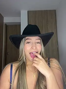 Snapshot of Issabela_G1 chatting on March 19, 2025, 3:52 am Issabela G1 online show from March 19, 2025, 3:52 am