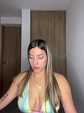 Snapshot of Issabela_G1 chatting on January 21, 2025, 3:15 am Issabela G1 online show from January 21, 2025, 3:15 am