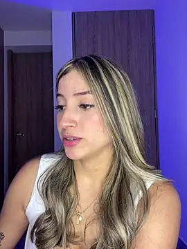 Snapshot of Issabela_G1 chatting on March 5, 2025, 4:24 am Issabela G1 online show from March 5, 2025, 4:24 am