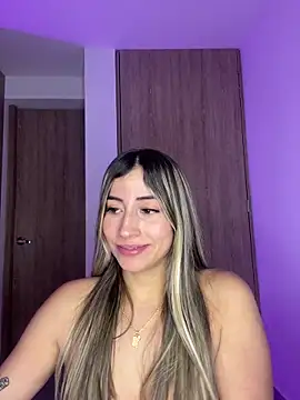 Snapshot of Issabela_G1 chatting on February 22, 2025, 6:06 am Issabela G1 online show from February 22, 2025, 6:06 am