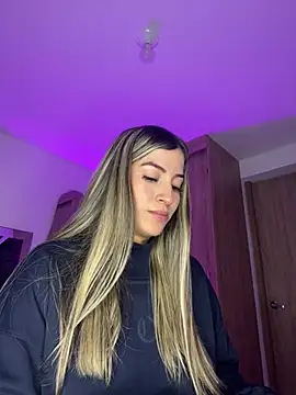 Snapshot of Issabela_G1 chatting on February 22, 2025, 3:01 am Issabela G1 online show from February 22, 2025, 3:01 am